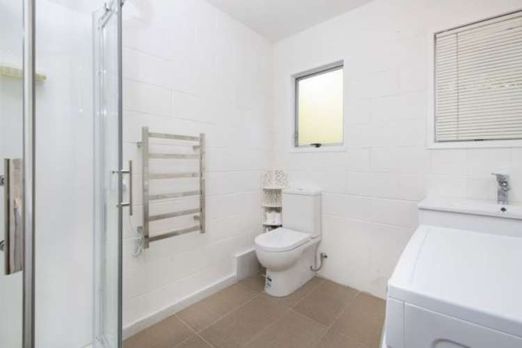 2/2 Seaview Terrace Mount Albert_11