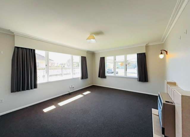  77 Wai-iti Crescent Woburn_2