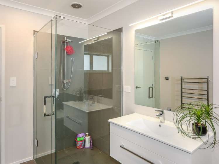 23 Lawrence Carter Drive Bombay_13