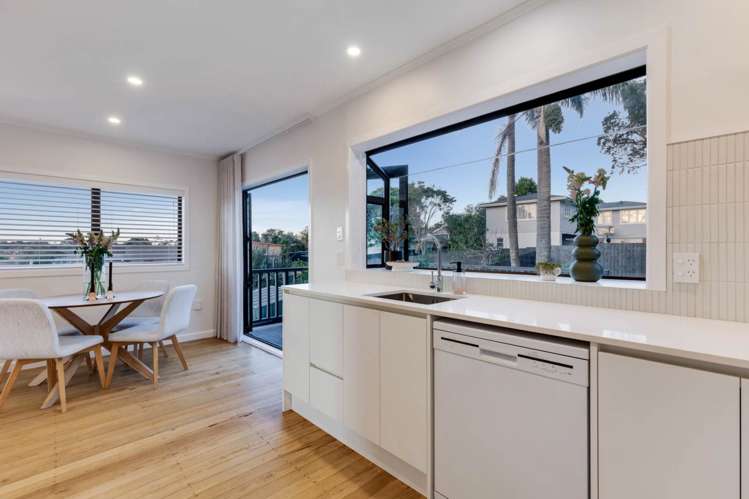 19 Highland Avenue Titirangi_15