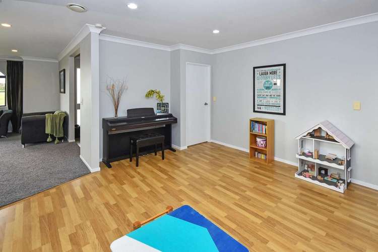 8 Aberdeen Crescent Wattle Downs_9