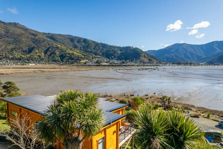 127 Queen Charlotte Drive Havelock_16