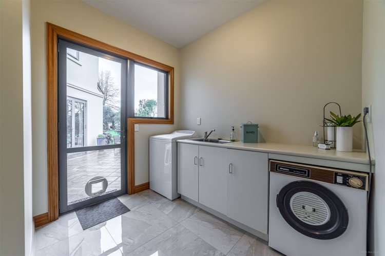 203 Athlone Drive Cambridge_13