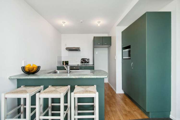 13, 68 Mountain Road Mt Wellington_12