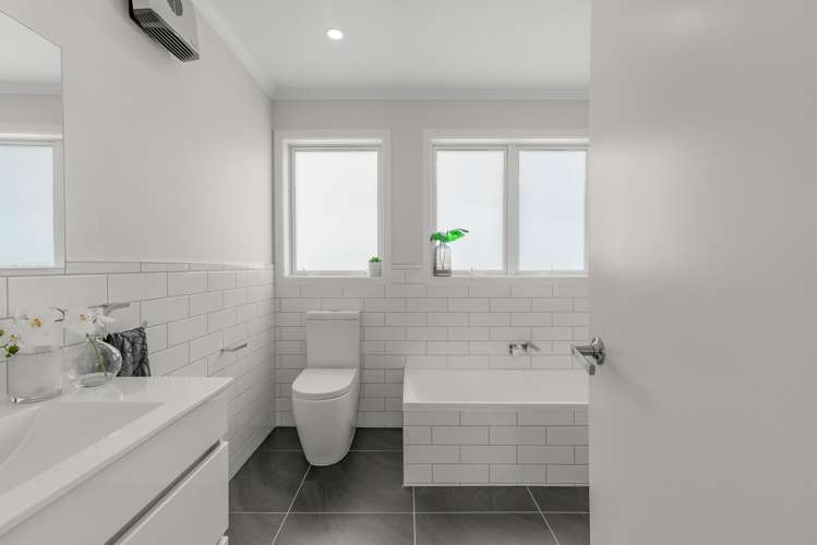 184 Dowse Drive Maungaraki_22