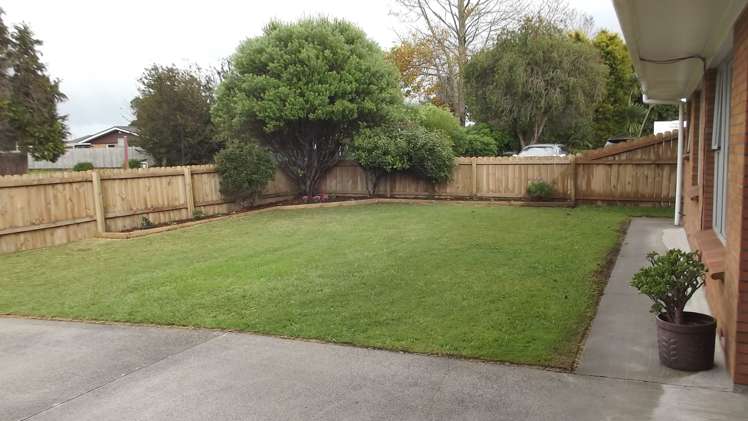 2/35 Beach Road Pahurehure_1