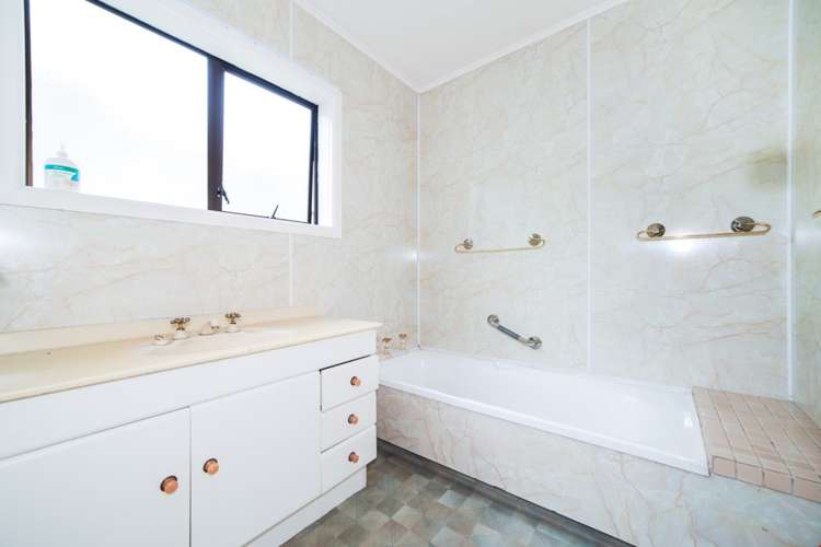 15 The Parade Bucklands Beach_12