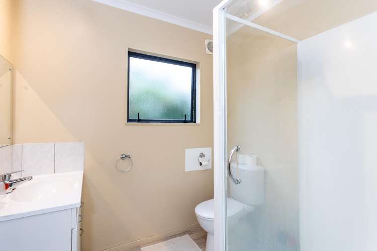 42 & 42A Vina Place Massey_18