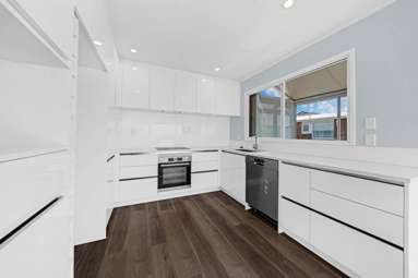 2/4 Rangitoto Terrace_4