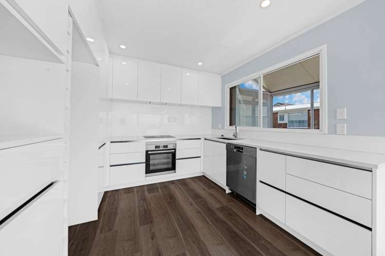 2/4 Rangitoto Terrace_4