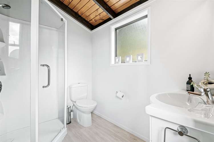 21 Longfellow Parade Glen Eden_30