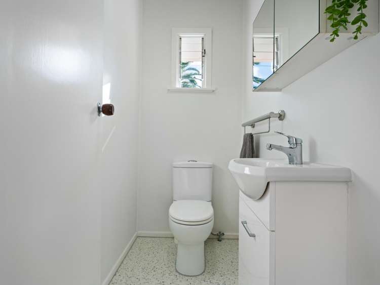 15 Hutchinson Avenue New Lynn_11