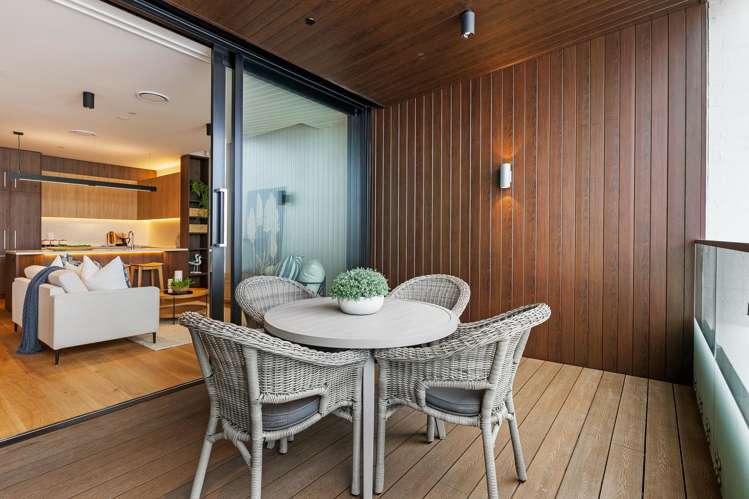 2/423 Beach Road Mairangi Bay_3