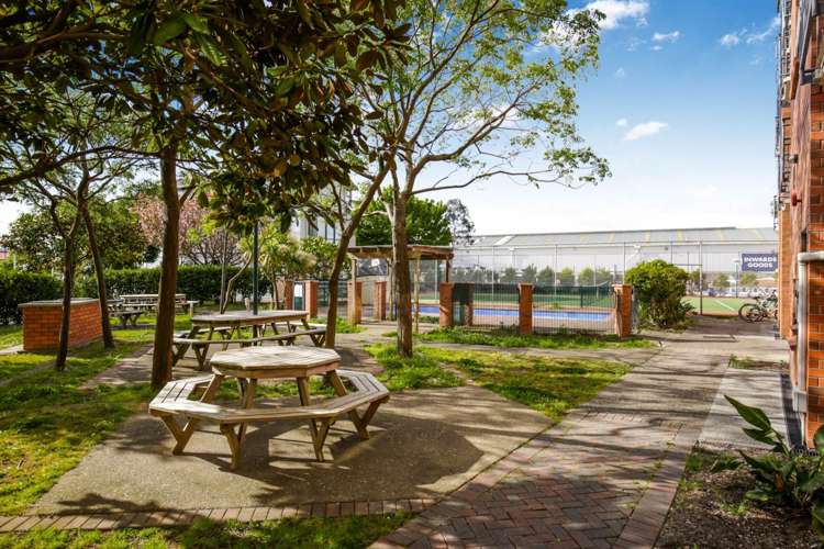 2D/10 Crown Lynn Place New Lynn_1