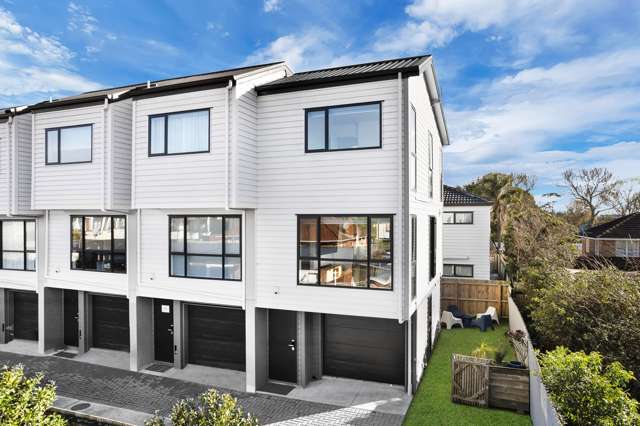 8/45 Dale Crescent Pakuranga_1