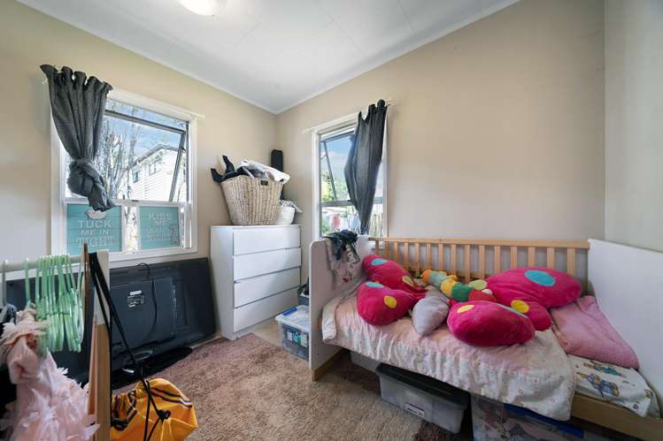 82 & 84 Moire Road Royal Heights_18