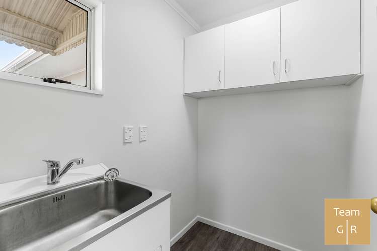 2/109 Beach Road Pahurehure_11