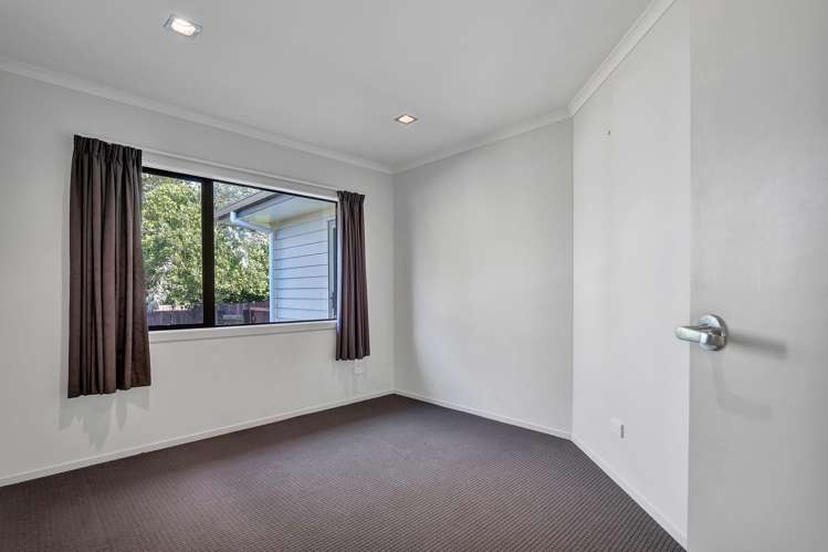 40 Montague Grove Stratford_18