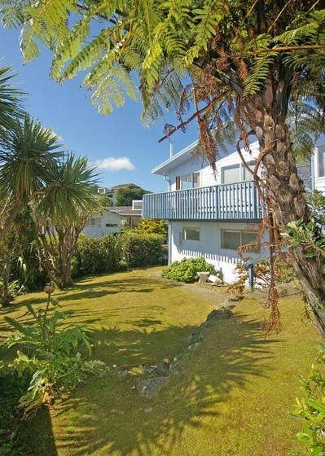 2/90 Allington Road Karori_1