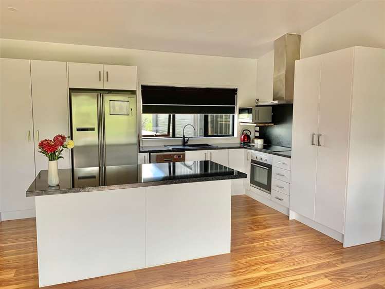 32 Argyll Road Otane_5