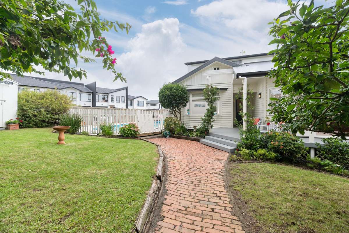 55 Commodore Drive_1