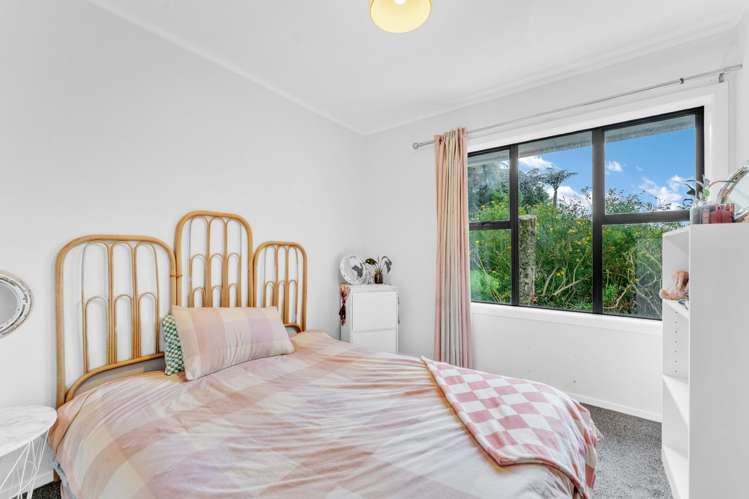 70 Sunny Grove Wainuiomata_9