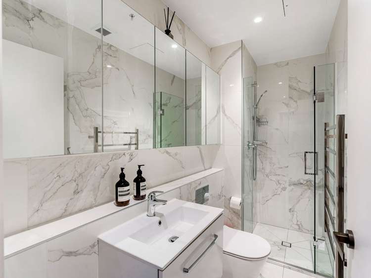 612/45-47 Beach Road 10015_15