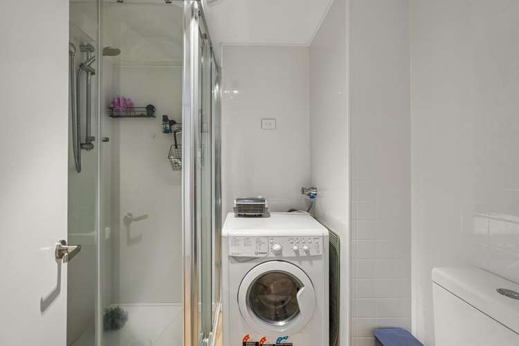 18B & 19B/135 Hallenstein Street Queenstown_13