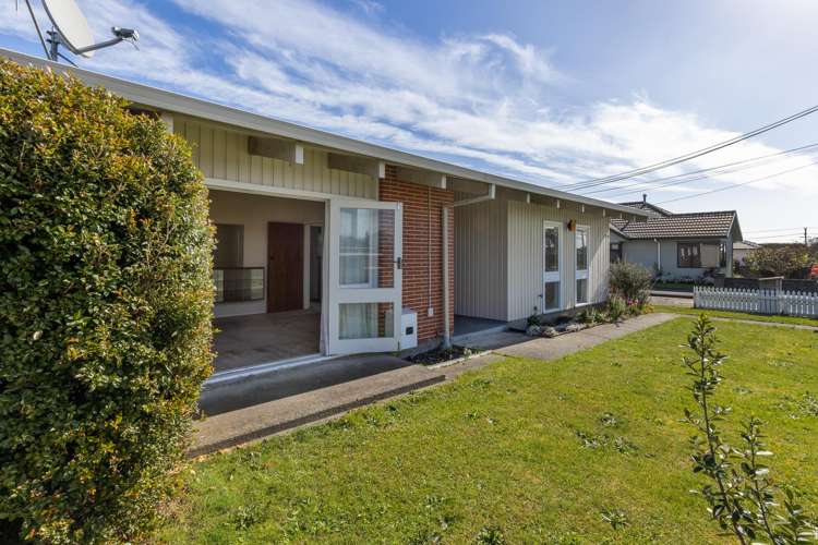 556 Queen Street East Levin_1