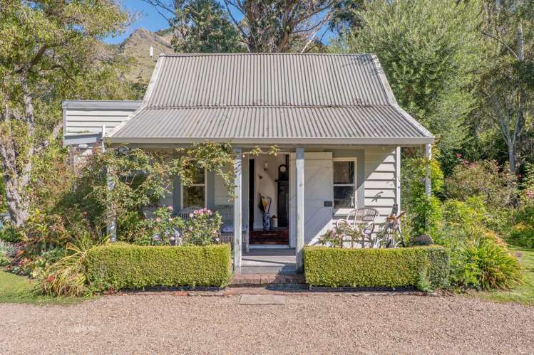 1 Main Road Governors Bay_24