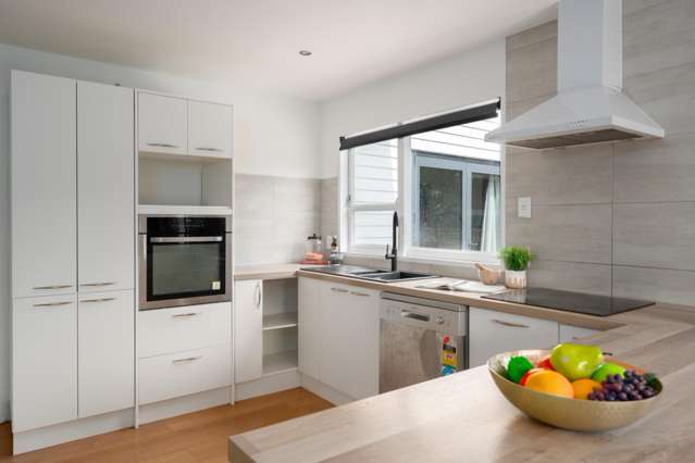 83 Helston Road Paparangi_1