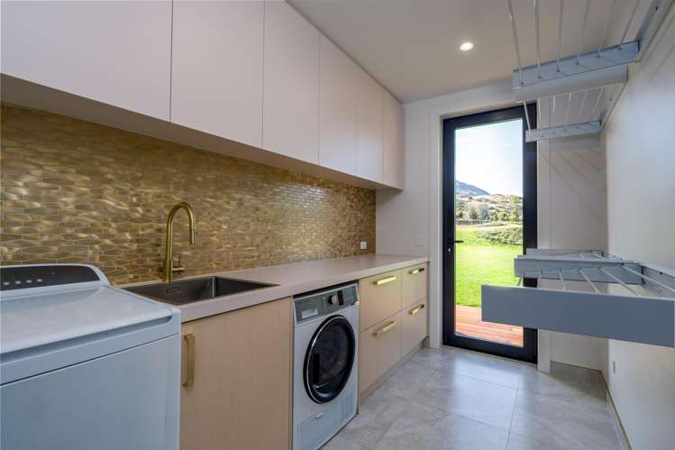 16 Runholder Rise Jacks Point_26