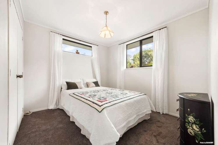 2/2 Fairbanks Place Glendene_8