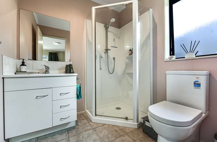 90 Farnborough Drive Grandview Heights_18