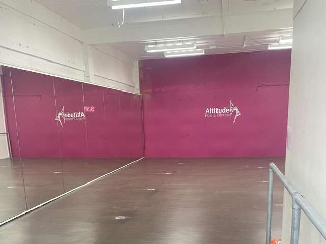 2/62 Barrys Point Road Takapuna_1