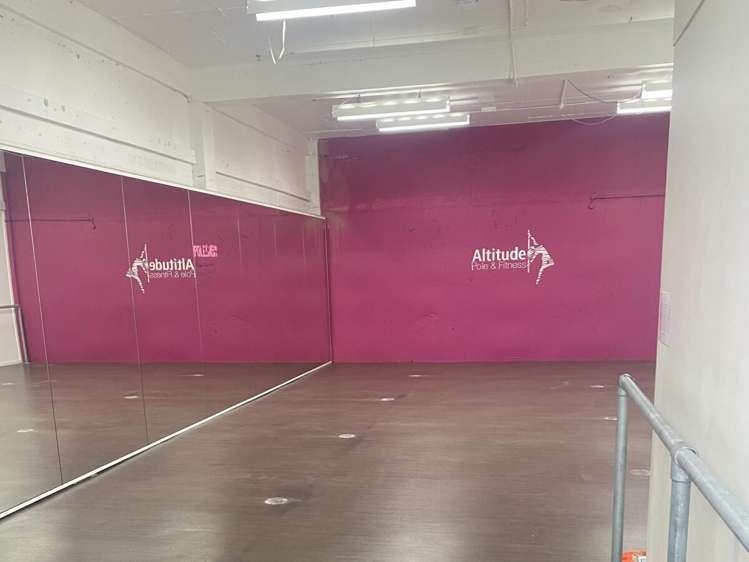 2/62 Barrys Point Road Takapuna_1