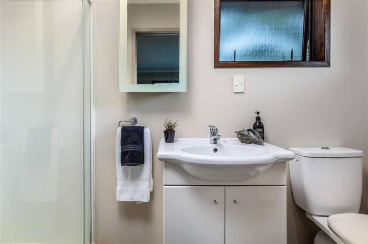 10 Westbourne Road Murrays Bay_19