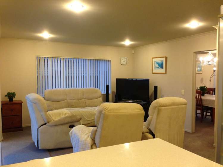 58 Salford Crescent Flat Bush_4