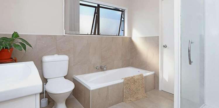 18 Oreti Place Clover Park_12