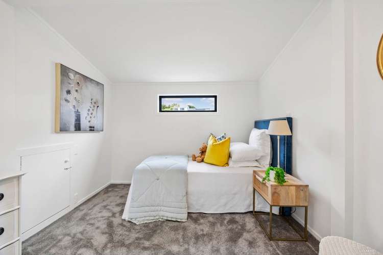 2/126 Beach Road Castor Bay_13