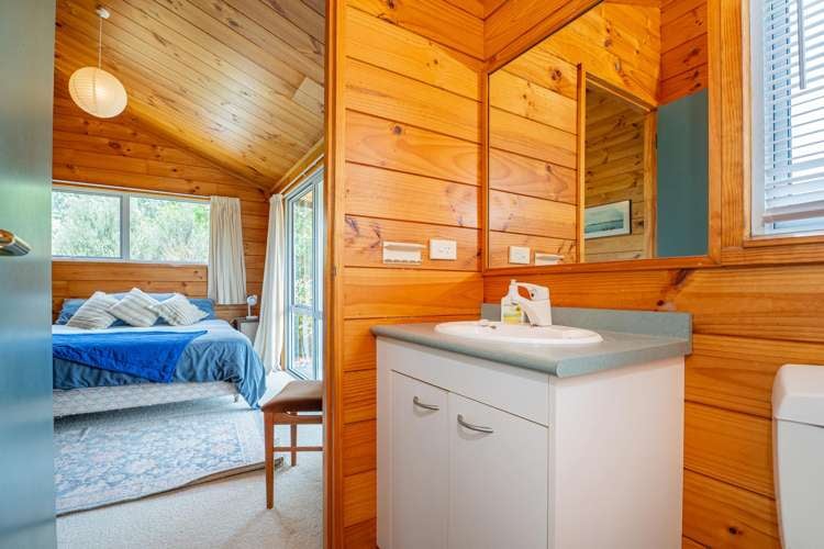 6 Lake Court Pauanui_12