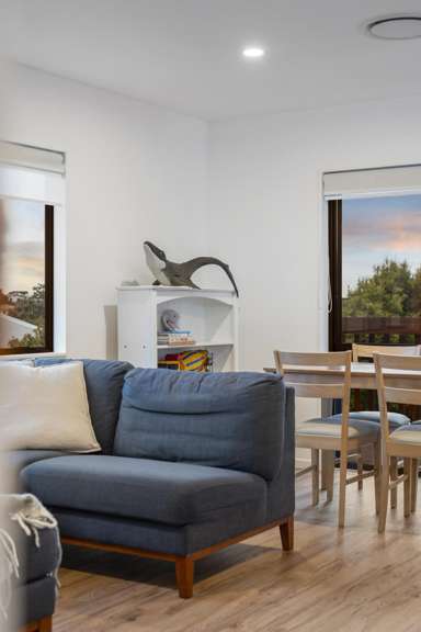 2/75 Langana Avenue_3