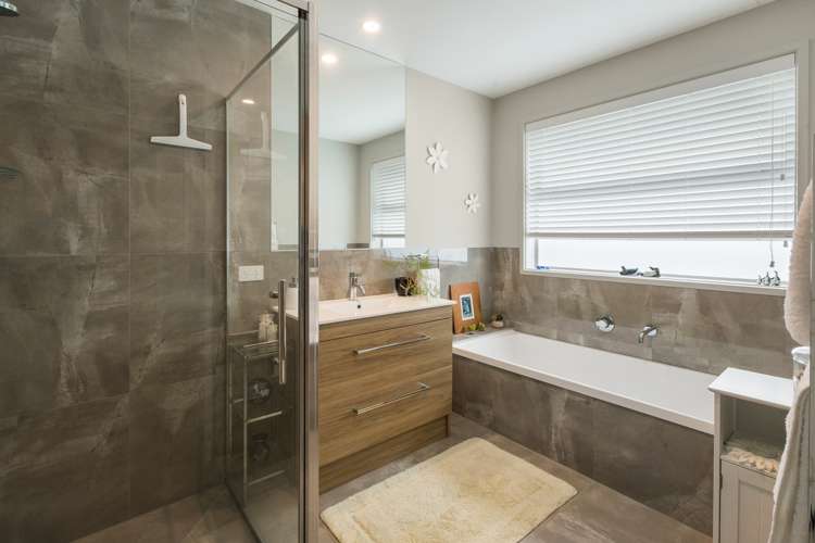 46 Arran Drive Aongatete_17