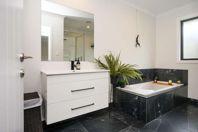 6 Ngaio Street West End_5