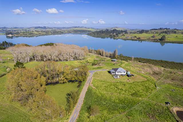 Holiday Retreat with Stunning Harbour Views