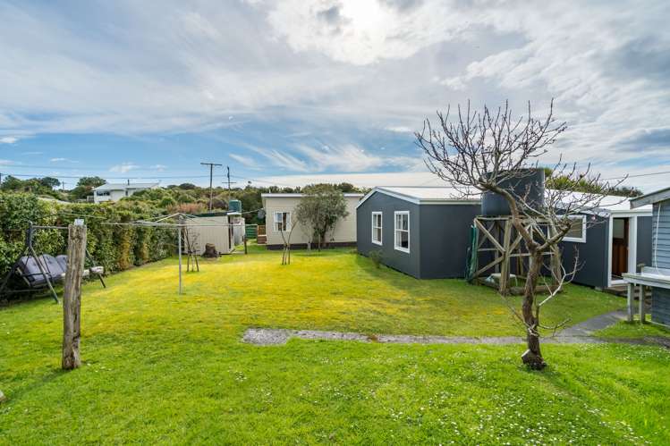 8 Miro Street Kaka Point_20