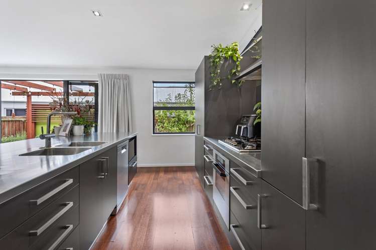 3 Riverwood Boulevard Redwood_3