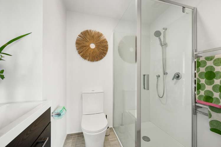 8-50 Friend Street Karori_13