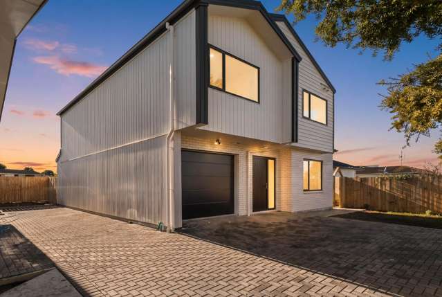 4 Bedrooms, Flexi Room & Two Living Areas!