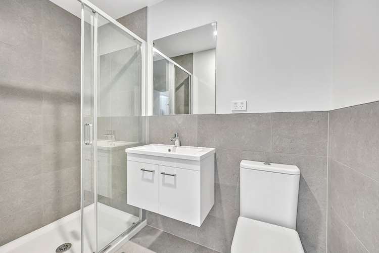 2/11 Kelburn Lane Mangere_10
